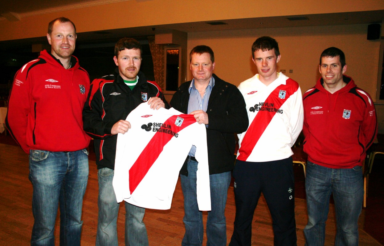 Cathal Shevlin, Managing Director of Shevlin Engineering presenting jerseys club Tresure, Paul Reilly with Youth Secritary, Eric O'Reilly, Senior squad member, Brendan Nallan and Vice Chairman, Garth O'Malley.